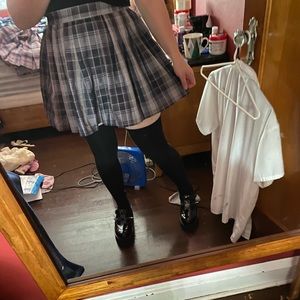 Hug sunshine brand grey plaid pleated skirt